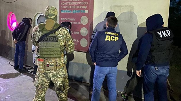 В Киеве стреляют в иностранцев: «все кланы в гости будут к нам…» В Киеве стреляют в иностранцев: «все кланы в гости будут к нам…»