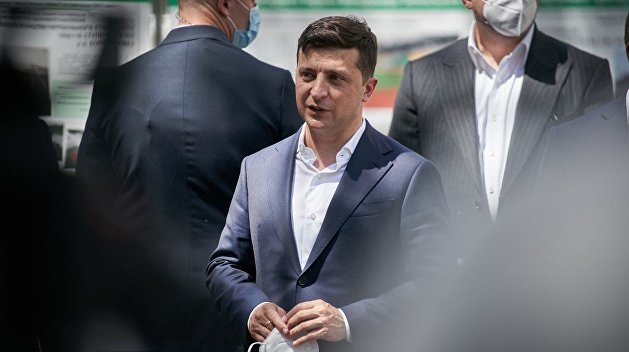 Зеленский прибыл на место крушения Ан-26 в Харьковской области - СМИ Зеленский прибыл на место крушения Ан-26 в Харьковской области - СМИ