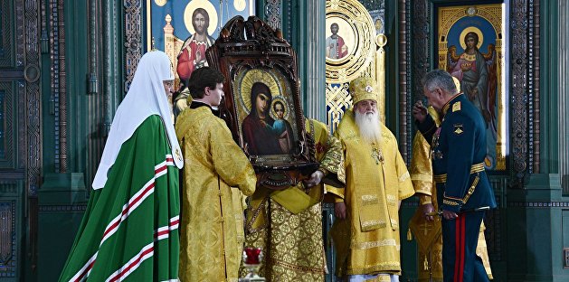 Почему патриарх Кирилл передал Сергею Шойгу святыню родом из-под Харькова