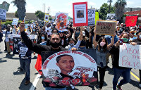 Волна беспорядков в США: протесты продолжаются, полицейские увольняются