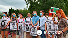 «200 дней лжи»: киевляне устроили акцию поддержки подозреваемых по делу Шеремета