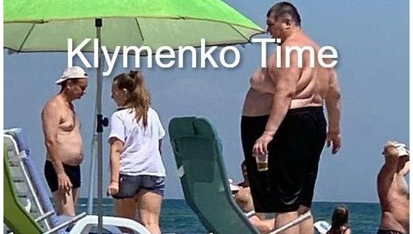 Полуголого «cлугу народа» с пивом засняли под Одессой Полуголого «cлугу народа» с пивом засняли под Одессой