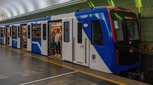 День протестов: в центре Минска закрыли выходы из метро День протестов: в центре Минска закрыли выходы из метро