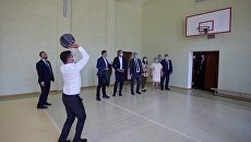Зеленский в Николаеве сорвал овации игрой в баскетбол