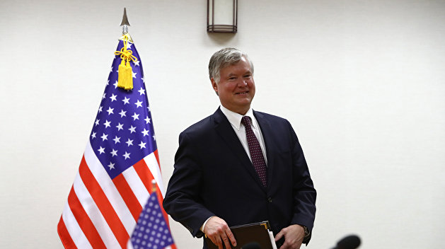 Представитель Госдепа США Стивен Биган прилетел в Киев Представитель Госдепа США Стивен Биган прилетел в Киев