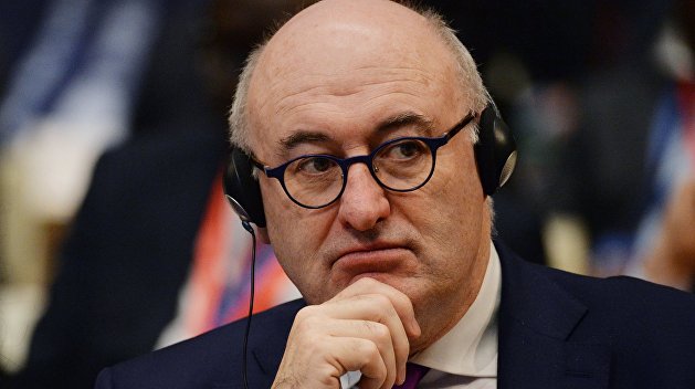 Нарушение правил самоизоляции стоило поста еврокомиссару по торговле Нарушение правил самоизоляции стоило поста еврокомиссару по торговле