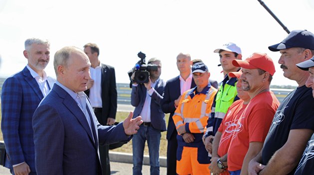 Путин открыл трассу «Таврида» в Крыму Путин открыл трассу «Таврида» в Крыму