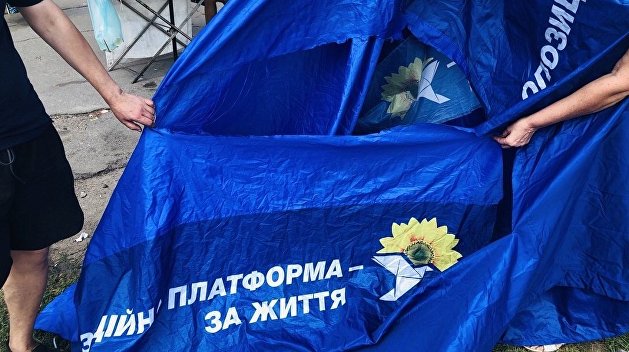 «Подбежали сзади и исполосовали ножами»: ОПЗЖ заявила о семи нападениях на свои палатки в Запорожье «Подбежали сзади и исполосовали ножами»: ОПЗЖ заявила о семи нападениях на свои палатки в Запорожье