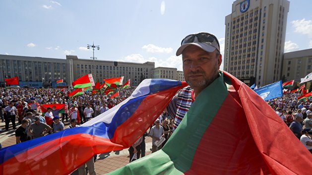 Западные СМИ: Против кого и чего на самом деле протестуют в Белоруссии Западные СМИ: Против кого и чего на самом деле протестуют в Белоруссии