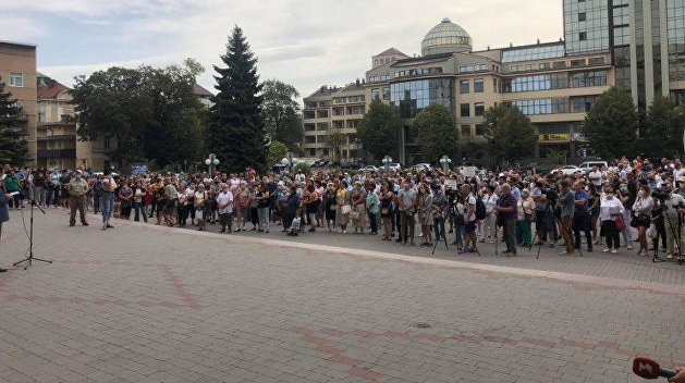 В Ивано-Франковске к протесту против «красной зоны» присоединились местные депутаты В Ивано-Франковске к протесту против «красной зоны» присоединились местные депутаты