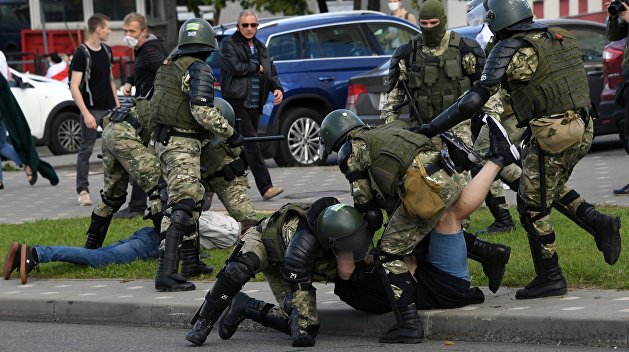 Белорусская милиция задержала свыше 100 участников протестов