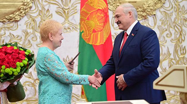 Промежуточные итоги Беломайдана. Лукашенко присягает и обходит ряды
