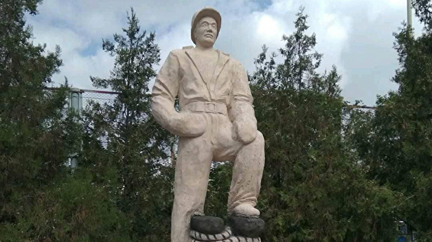 Уродливый и страшный: рекордный украинский памятник спровоцировал скандал