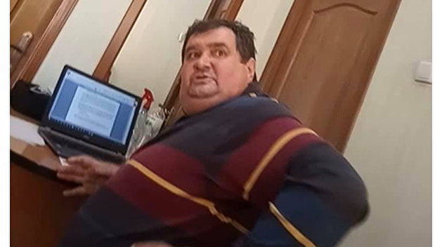 Просто проголодался: на Украине кандидат в мэры съел заявление соперника Просто проголодался: на Украине кандидат в мэры съел заявление соперника