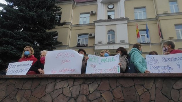 Врачи роддома в Луцке протестуют против размещения на их территории короновирусного госпиталя