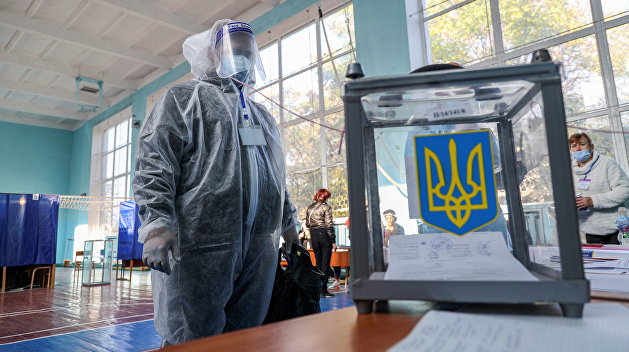 Дежавю: местные выборы вернули в Украину разделение на Восток и Запад