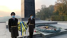 Зеленский передал венок на могилу Неизвестного солдата в день освобождения Украины