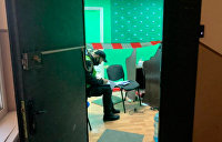 Неизвестные напали на офис партии Зеленского в Киеве