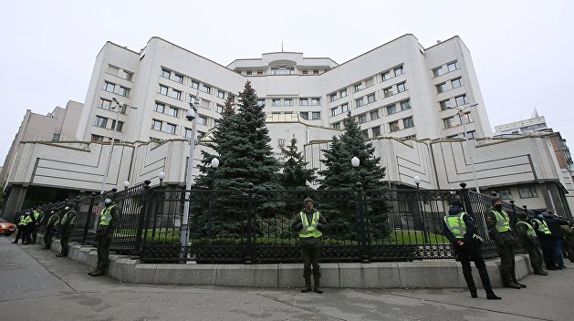 Кризис вокруг Конституционного суда: Рада не поддерживает Зеленского