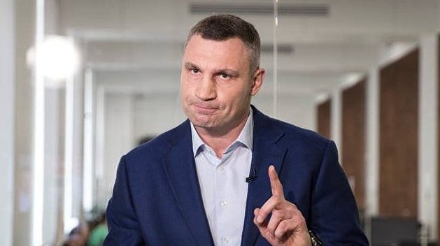 «Тщательнее-то надо»: Кличко показал видео с обысками в его доме «Тщательнее-то надо»: Кличко показал видео с обысками в его доме