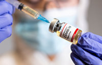 «Сколько смертей — нельзя отказываться!» Украинцы призвали власть закупить российскую вакцину