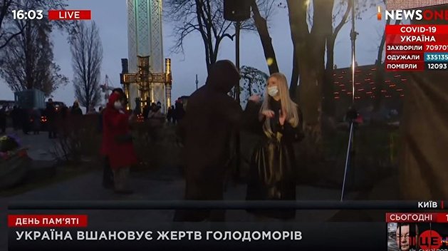 В Киеве в прямом эфире напали на журналистку NewsOne В Киеве в прямом эфире напали на журналистку NewsOne