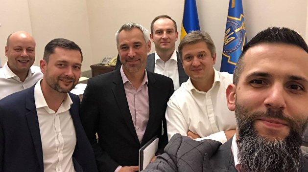 «Союз меча и орала»: министры Порошенко и Зеленского совместно создают новый проект «Союз меча и орала»: министры Порошенко и Зеленского совместно создают новый проект