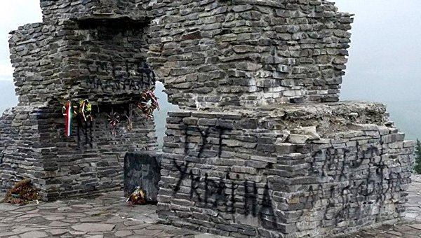 "Мадьяр на ножи!" Хроника противостояния украинских националистов венграм Закарпатья "Мадьяр на ножи!" Хроника противостояния украинских националистов венграм Закарпатья
