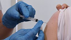 Россия и Великобритания начали вакцинацию. На фармацевтическом рынке - война вакцин