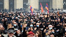 Армянская оппозиция митингует перед зданием правительства