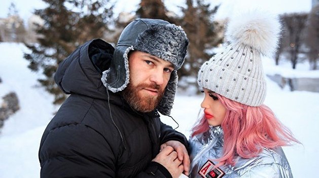 Украинский бодибилдер, женатый на секс-кукле, изменил ей, пока она была в «больнице» - видео Украинский бодибилдер, женатый на секс-кукле, изменил ей, пока она была в «больнице» - видео