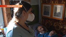Украинского врача затравили за ношение маски — видео