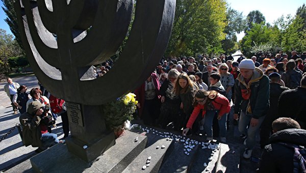 На Украине уравняли в правах победителей в Великой Отечественной войне и их врагов На Украине уравняли в правах победителей в Великой Отечественной войне и их врагов