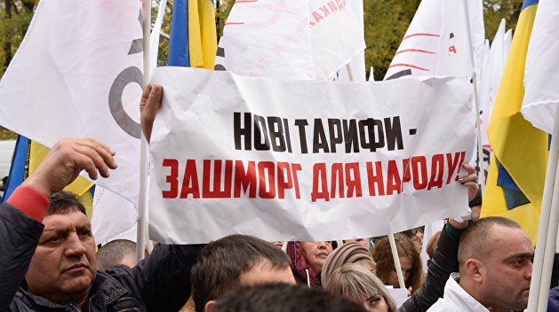 Протестующим не дали пронести гробы к зданию Кабмина Украины Протестующим не дали пронести гробы к зданию Кабмина Украины
