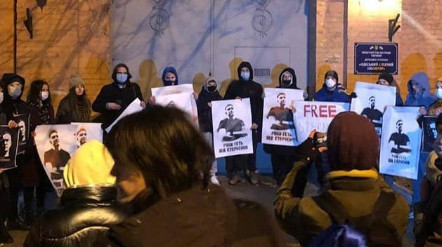 Сторонники Стерненко призвали «отбивать своих» у суда в Киеве