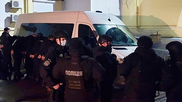 Разведка боем. Украинский спецназ устроил провокацию у офиса ОПЗЖ Разведка боем. Украинский спецназ устроил провокацию у офиса ОПЗЖ