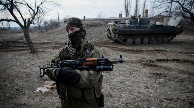 Украинские военные перевозят боеприпасы на автомобилях СЦКК - Народная милиция ДНР