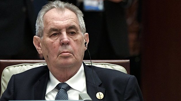 Полправительства за «Спутник V»: как Земан борется за жизни чехов Полправительства за «Спутник V»: как Земан борется за жизни чехов