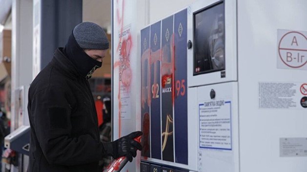 «Нацкорпус» разгромил заправку Glusco в Киеве «Нацкорпус» разгромил заправку Glusco в Киеве