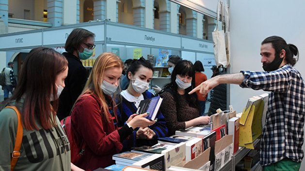 Кому — Non/fiction, а кому — запреты и контрабанда. Что не так с книжным рынком Украины Кому — Non/fiction, а кому — запреты и контрабанда. Что не так с книжным рынком Украины
