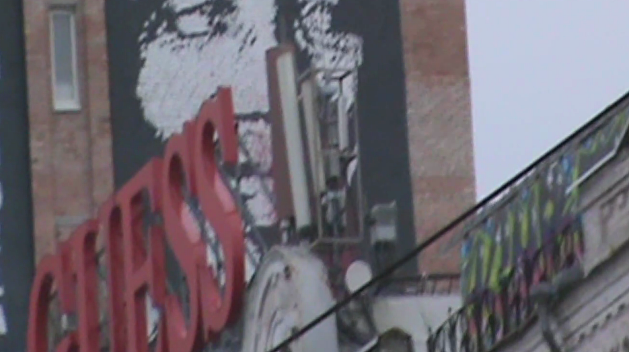 Неофашисты испортили мурал с портретом Манделы в Киеве
