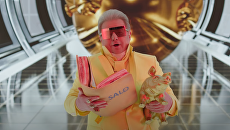 Свиньи и золотые слитки: Поплавский представил новый клип на песню «Сало»