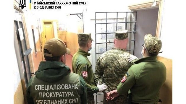 Военных, устроивших стрельбу в поезде, отправили под арест Военных, устроивших стрельбу в поезде, отправили под арест