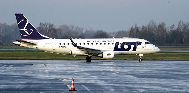 Польские правоохранители обыскали самолет из Киева в Варшаве