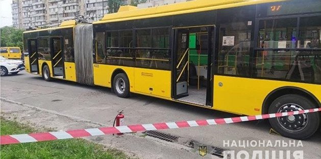 Хотел всех убить: полиция задержала поджигателя троллейбуса в Киеве
