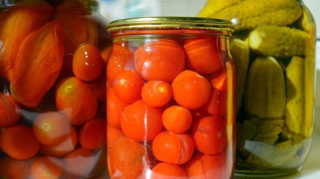 огурцы по украински на зиму рецепты с фото. 1031784165. огурцы по украински на зиму рецепты с фото фото. огурцы по украински на зиму рецепты с фото-1031784165. картинка огурцы по украински на зиму рецепты с фото. картинка 1031784165. Тебе попадались соления, от которых просто невозможно оторваться? Больше не придется выискивать их на рынке или в магазинах! Приготовь аппетитные огурцы на зиму самостоятельно. В этих 20 рецептах ты непременно найдешь вариант по своему вкусу!