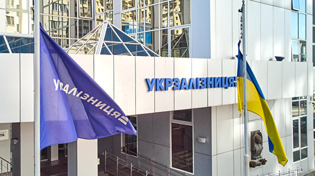 Скандал на Украине: «Укрзализныця» отдала долг $131 млн российскому банку, хотя «могла и не платить» Скандал на Украине: «Укрзализныця» отдала долг $131 млн российскому банку, хотя «могла и не платить»