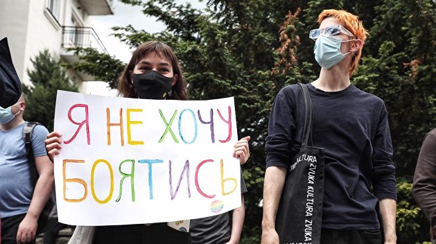 Неонацистский марш и гей-парад, идущие навстречу друг другу стали символом Украины - Прилепин