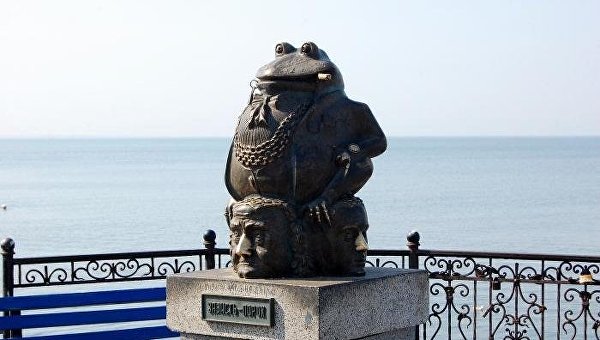 Женское белье, бабушка с семечками, галушки: удивительные памятники Украины Женское белье, бабушка с семечками, галушки: удивительные памятники Украины