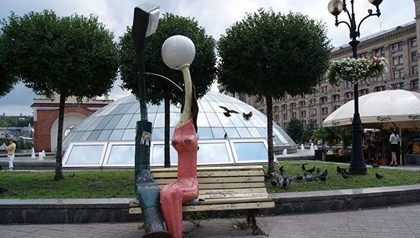 Женское белье, бабушка с семечками, галушки: удивительные памятники Украины Женское белье, бабушка с семечками, галушки: удивительные памятники Украины